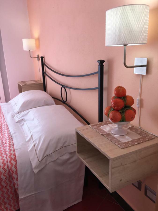 Taormina'S Sun Bed and Breakfast Eksteriør billede